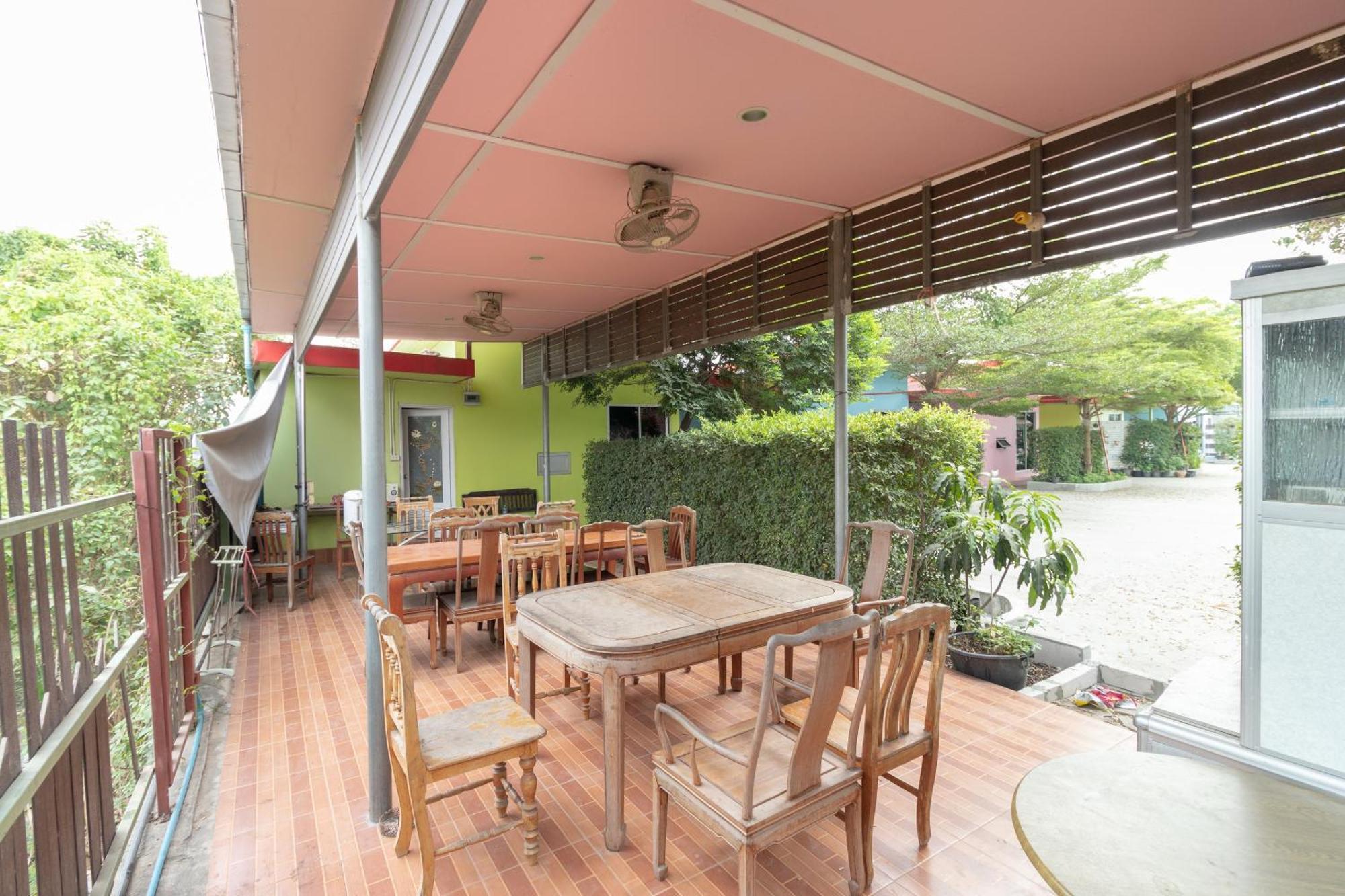 Oyo 644 Pong Pai House Hotel Banguecoque Exterior foto